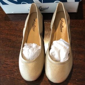 Lucky Brand Flats Gold 6WIDE New With Box Shoes